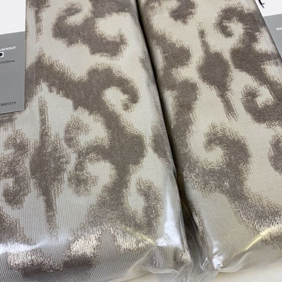 SunSmart Mirage Total Blackout Knitted Jacquard Damask Room Blackout Curtains - Picture 7 of 8